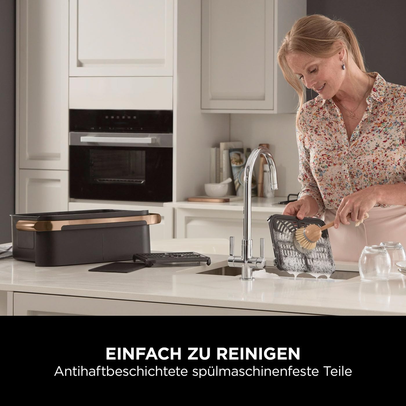 Ninja Heißluftfritteuse MAX PRO, 6,2 L, ölfrei, große Schublade, Rösten, Backen, Air Fry, Antihaftbeschichtet, Spülmaschinenfester Korb & Crisper Gittereinsatz, Silikonzange, Schwarz/Kupfer, AF180EUCP