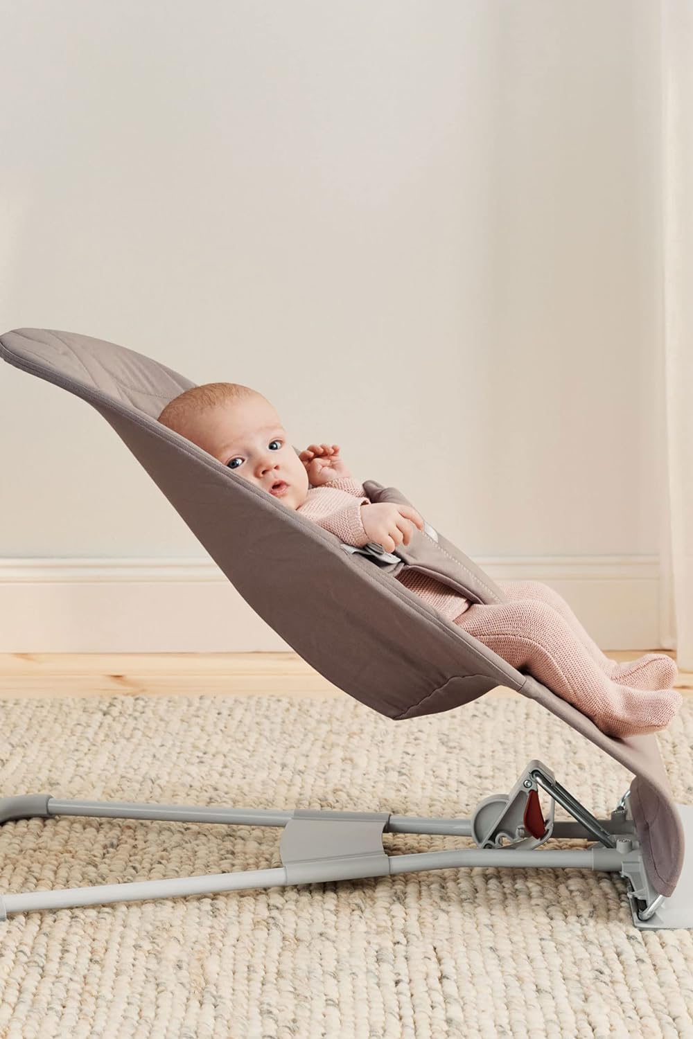 BabyBjörn Babywippe Bliss, Gewebt, Blütenblatt-Steppung, Sandgrau